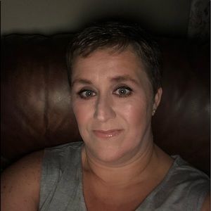 Meet your Posher, Dee dee